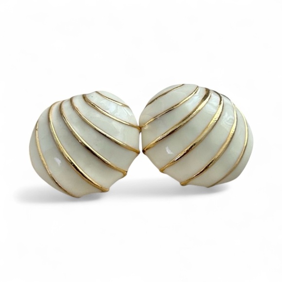 Vintage Cream and Gold Clip On Seashell Earrings - Picture 1 of 7